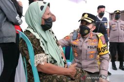 Polresta Samarinda jemput bola datangi rumah warga vaksin lansia