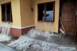 PT Timah bantu warga terdampak banjir
