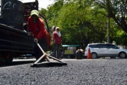 Warga Surabaya diminta laporkan kondisi jalan berlubang melalui "Wargaku"