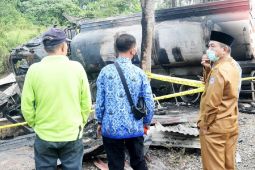Usai cek TKP kebakaran kios Bupati langsung jenguk korban