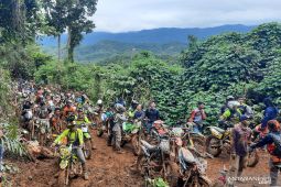 Rider tangguh taklukkan bukit Kiram Geopark Meratus
