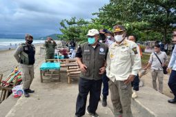 Bupati Sukabumi sayangkan sampah berserakan di objek wisata pantai