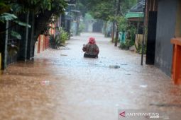 Belasan gardu distribusi PLN di Pasuruan terendam banjir