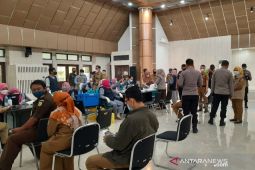 Pemkab Tangerang gelar vaksin penguat perdana untuk pelayan publik