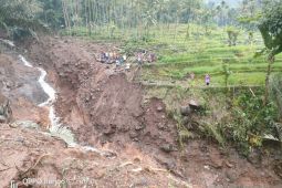 Satu orang meninggal akibat banjir dan longsor di Probolinggo