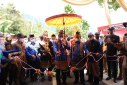 Bupati Lampung Barat resmikan jalan penghubung Pekon Sukabanjar