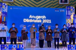 Kepala Protokoler USU raih gelar Insan Humas Terpopuler