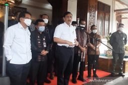 Luhut peringatkan masyarakat untuk tidak ke luar negeri