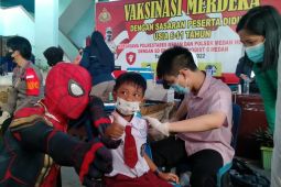"Pahlawan super" dihadirkan dalam pelayanan  vaksinasi bagi anak di Medan