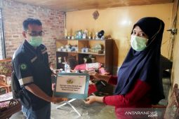 Herman Fauzi penderita tumor paru-paru terima tali asih dari PT Timah Tbk