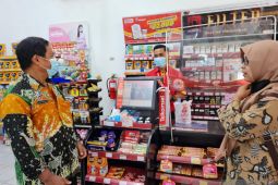Diskoperindag Situbondo sidak pasar modern pastikan harga minyak goreng Rp14.000/liter