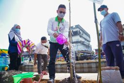 Edi Kamtono ajak masyarakat tanam dan rawat pohon