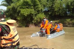 Tim SAR masih cari warga Brebes tenggelam di Sungai Cisanggarung Cirebon