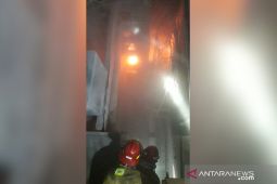 Tiga mobil Damkar diterjunkan padamkan kebakaran di AEON Mall Bogor