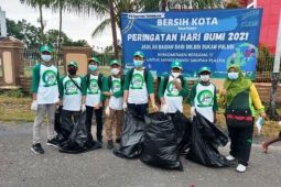 Peserta program alam lestari PTFI dapat pembekalan kampaye lingkungan Tasya Kamila