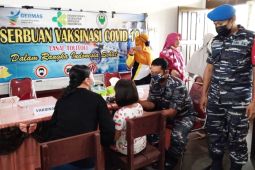 "Serbuan Vaksinasi" Lanal Gorontalo jangkau anak-anak