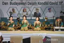 Pernyataan Arteria Dahlan dan hikmah  untuk pelihara bahasa daerah