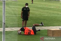 Liga 1: Aji Santoso belum bisa mainkan Koko Ari saat Persebaya hadapi PSS
