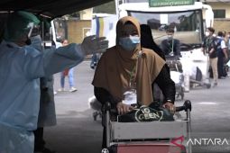 Dua pekerja migran tiba di Juanda dinyatakan positif COVID-19