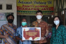 Sambut Imlek 2573/2022, Bank Mestika salurkan donasi untuk panti jompo