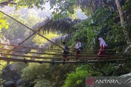 Pemkab Cianjur targetkan pembangunan jembatan rampung akhir tahun ini
