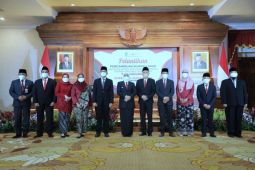 Khofifah minta KPID Jatim serius perangi hoaks di media sosial
