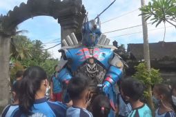 Polisi Tabanan-Bali hadirkan Robot Transformer saat vaksinasi anak (video)