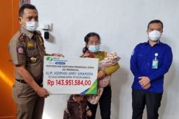 BPJamsostek serahkan santuan JKK dan JKM petugas Damkar Satpol PP Humbahas