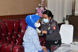 Pengurus Jalasenatri Lantamal Ambon dapat vaksin penguat,  perkuat ketahanan tubuh
