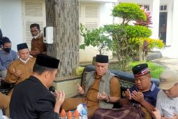 Frengky sunat dan masuk Islam, Bupati gelar sukuran di Pendopo