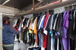 Ini sebutan untuk baju monja di kalangan anak muda Banda Aceh