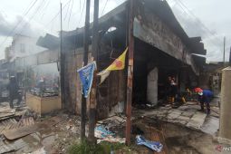 Kebakaran terjadi di kompleks pertokoan Simpang Bombat Palembang