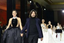 Stephane Rolland kembali ke Paris Fashion Week dengan siluet berani