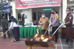 Kejari HSS musnahkan barbuk 66 perkara berkekuatan hukum tetap