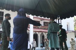 Ini dua penjudi yang dicambuk di Mesjid Al-Falah Kota Sigli