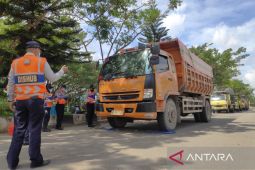 Angkutan melebihi kapasitas melintas di Tapin ditilang