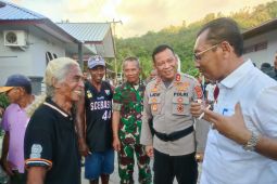 Forkopimda Maluku kunjungi warga Kariuw di Aboru, jangan lamban penanganan