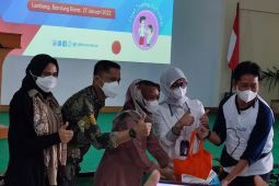 Perum BULOG dan BKKBN bagikan beras kaya gizi untuk cegah "stunting"