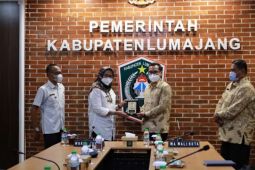 Pemkot  Tangerang Selatan salurkan bantuan bagi warga sekitar Semeru