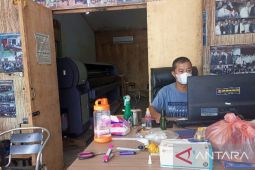 Usaha Digital Printing Hendi Kembali Bangkit Setelah Terima Bantuan Permodalan