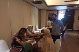 Pelaku usaha wisata KEK Mandalika disuntik vaksin penguat