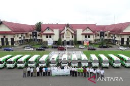 Berau Coal salurkan beasiswa dan bus untuk angkutan pelajar