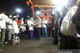 Kapolda Kalbar apresiasi pengurus Kelenteng sambut Imlek dengan berbagi