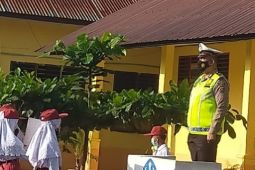 Kanit Kamsel Sat Lantas Polres Palas pimpin upacara di SDN 0108 Bulu Sonik
