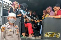 Pahlawan vaksinasi itu bernama Bripka Indra Yuska