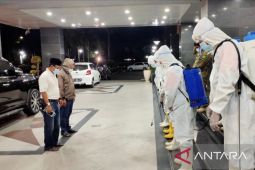 Kantor Gubernur Kaltim dilakukan penyemprotan disinfektan