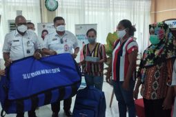 Pemkot Ambon serahkan bantuan sarana prasarana KB, begini penjelasannya
