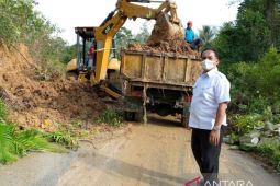 Material longsoran dievakuasi, masyarakat apresiasi Bupati Tapsel