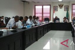 Pemerintah harus persuasif kembalikan pengungsi Kariuw, tangani bersama