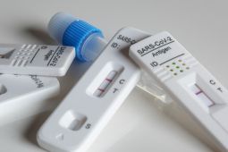 Satreskrim Polresta Banyuwangi tetapkan dua tersangka pembuat surat rapid tes antigen palsu